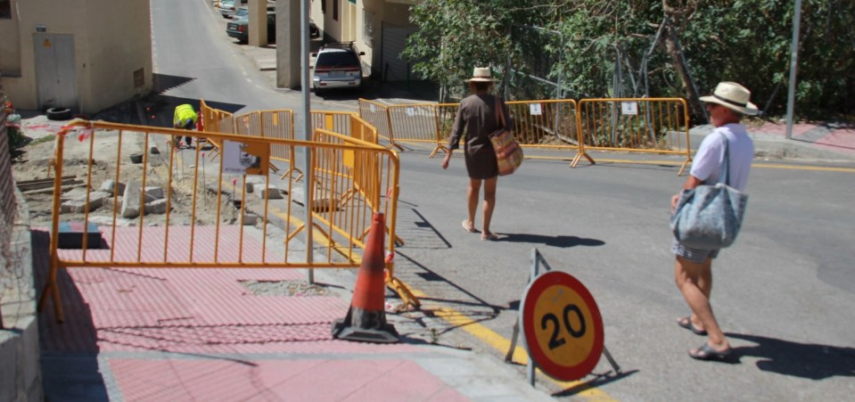 El Ayuntamiento mejora el acceso peatonal a la playa desde el P4