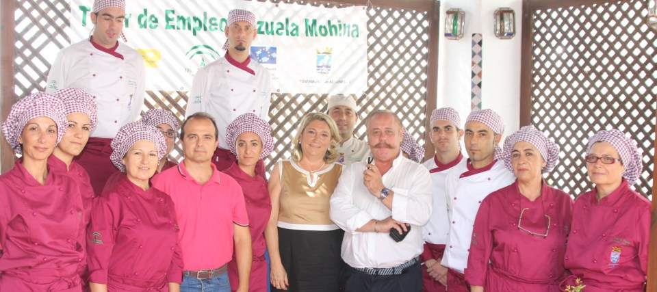 El Taller de Empleo de Cocina Cazuela Mohína de Almuñécar recibió la visita del conocido gastrónomo granadino Pablo Amate