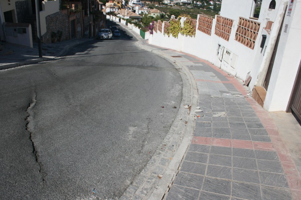 GRIETAS CARRETERA INTERIOR CARMENES MARA 13 (1)