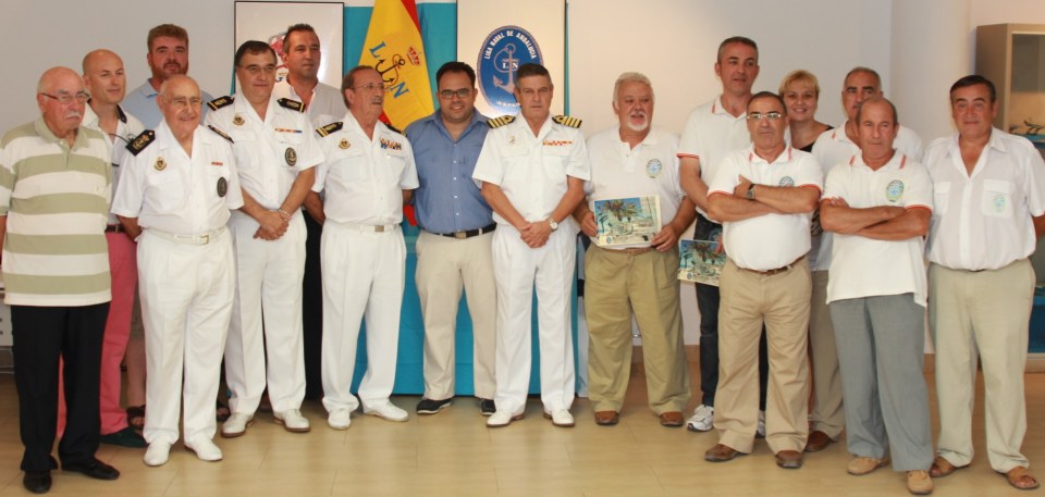 La II Exposición Marítima de la Liga Naval ha recibido unas 2.000 visitas