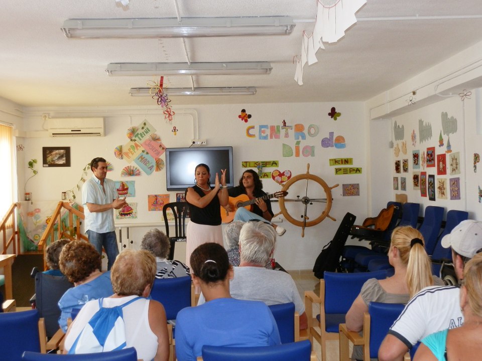 Almuerzo a los mayores ofrecido por el Taller de Empleo "Cazuela Mohína"