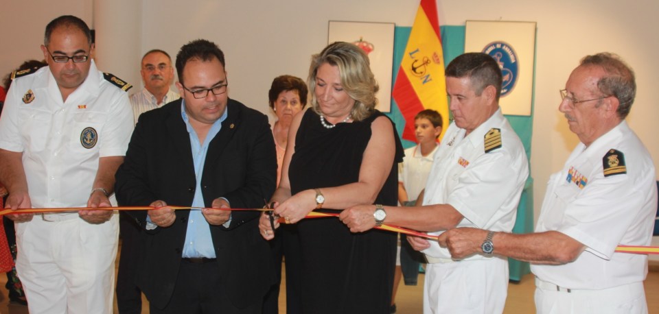 Trinidad Herrera inaugura la exposición marítima del Centro Cívico de La Herradura