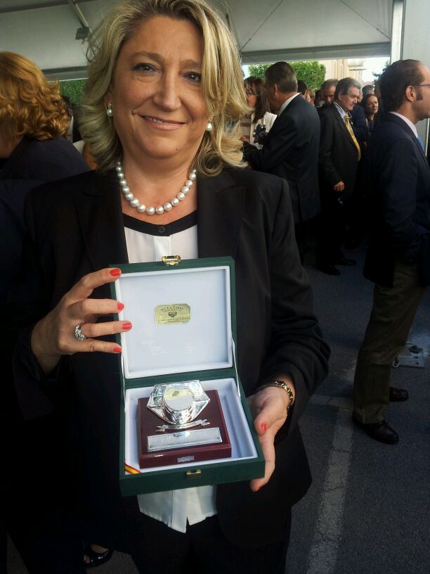 ALCALDESA ALMUÑECAR RECIBE TRICORNIO PLATA GUARDIA CIVIL 13