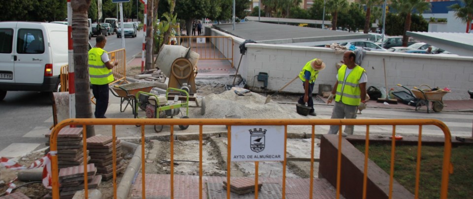 El Ayuntamiento elimina barreras arquitectónicas en un cruce de la calle Larache El Ayuntamiento elimina barreras arquitectónicas en un cruce de la calle Larache