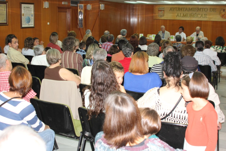 SE LLENO EL SALON DE ACTOS PRESENTACION LIBRO DE REINADO JIMENEZ 13