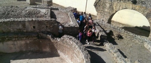 Alumnos sexitanos conocen parte del legado romano de la ciudad