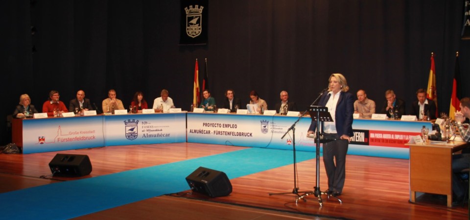 Casi un millar de personas han asistido a las jornadas formativas y laborales promovidas por los alcaldes de Almuñécar y Fürstenfeldbruck Cientos de personas has asistido a las jornadas laborales y formativas