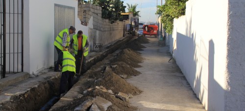 Comienzan las obras de saneamiento y pluviales en la calle herradureña de Las Bermudas