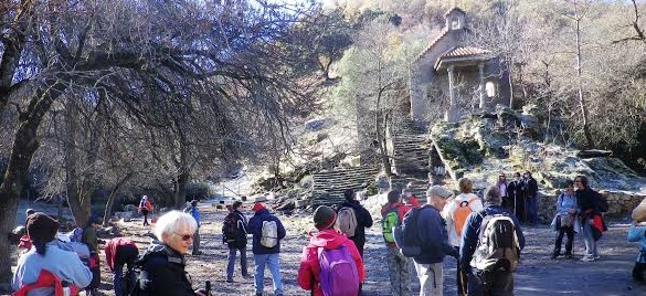 Medio centenar de senderistas sexitanos recorrieron la Dehesa de Camarate