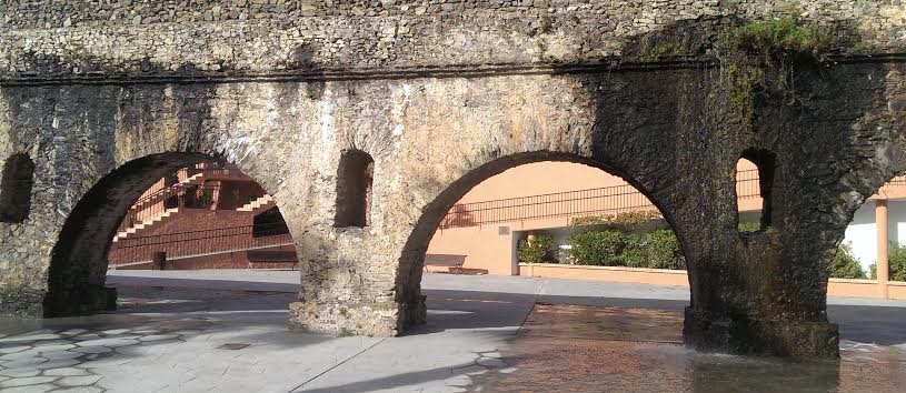 El tramo del acueducto romano de Torrecuevas requiere ser reparado Suelta de globos y lectura de un manifiesto por el Día del Niño