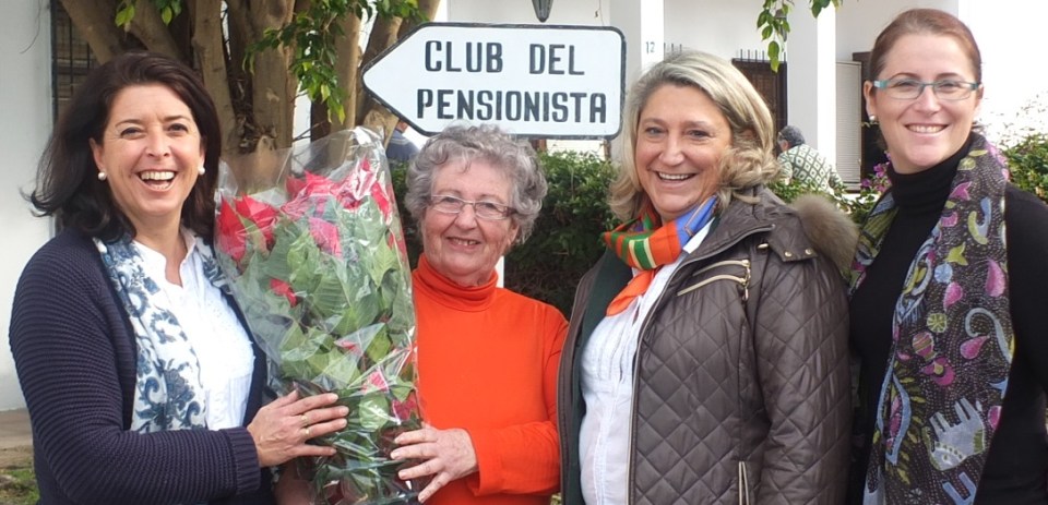 Regalos de Navidad para los mayores de las viviendad municipales de la 3ª Edad