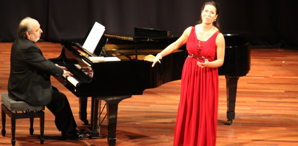 Bello concierto "Los colores de la música: de la canción al musical" Bello concierto "Los colores de la música: de la canción al musical"