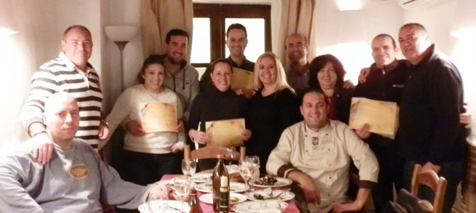 Clausurado el Curso de Tapas y Cata de Vinos realizado en el barrio de San Miguel