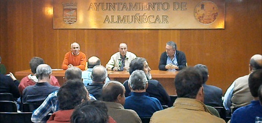 Reunión de productores agrícolas en el salón de actos de la Casa de la Cultura de Almuñécar El presidente de “APRODATE” agradece el apoyo recibido
