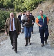 El vicepresidente segundo visita la zona afectada por el incendio de Jete y ofrece a sus vecinos los medios materiales y humanos disponibles de la Diputación de Granada
