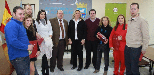 La alcaldesa de Almuñécar y vicepresidente de la Diputación entregan las primeras viviendas de Visogsa construidas en la urbanización Lo Colorao