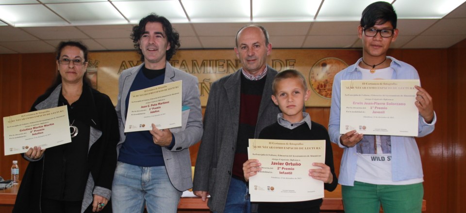 GALARDONADOS JUNTO DIRECTOR BIBLIOTECA ALMUÑECAR  JAVIER SANCHEZ 2