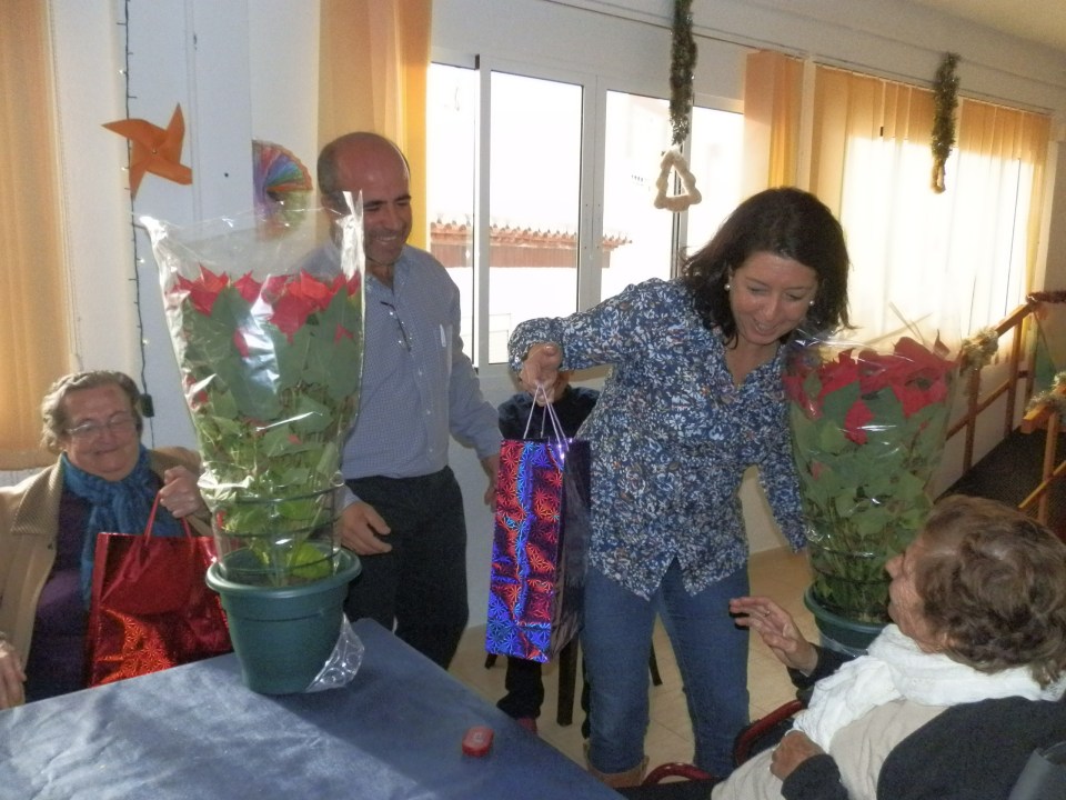 Almuerzo navideño con los mayores del Centro de Día de San Miguel 