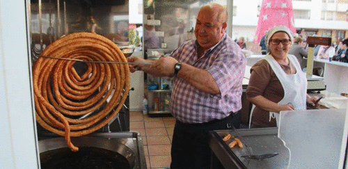Más de un millar de raciones se degustaron en la merienda a beneficio de la Cabalgata de Reyes de La Herradura