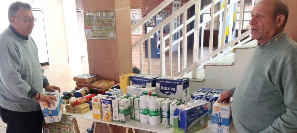 200 kilos de productos alimenticios en la II Jornada de Natación Solidaria