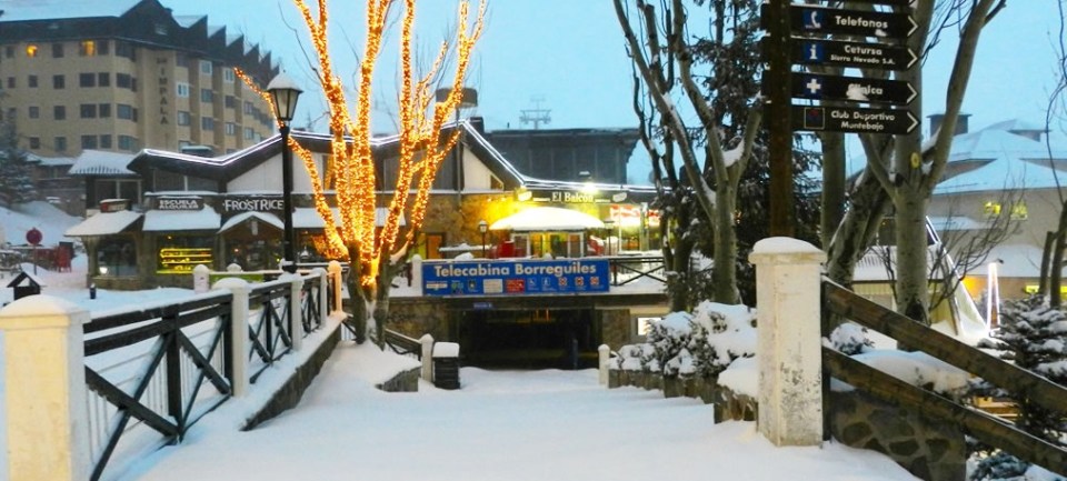 Sierra Nevada acumula 20 centímetros de nieve tras las copiosas precipitaciones de anoche