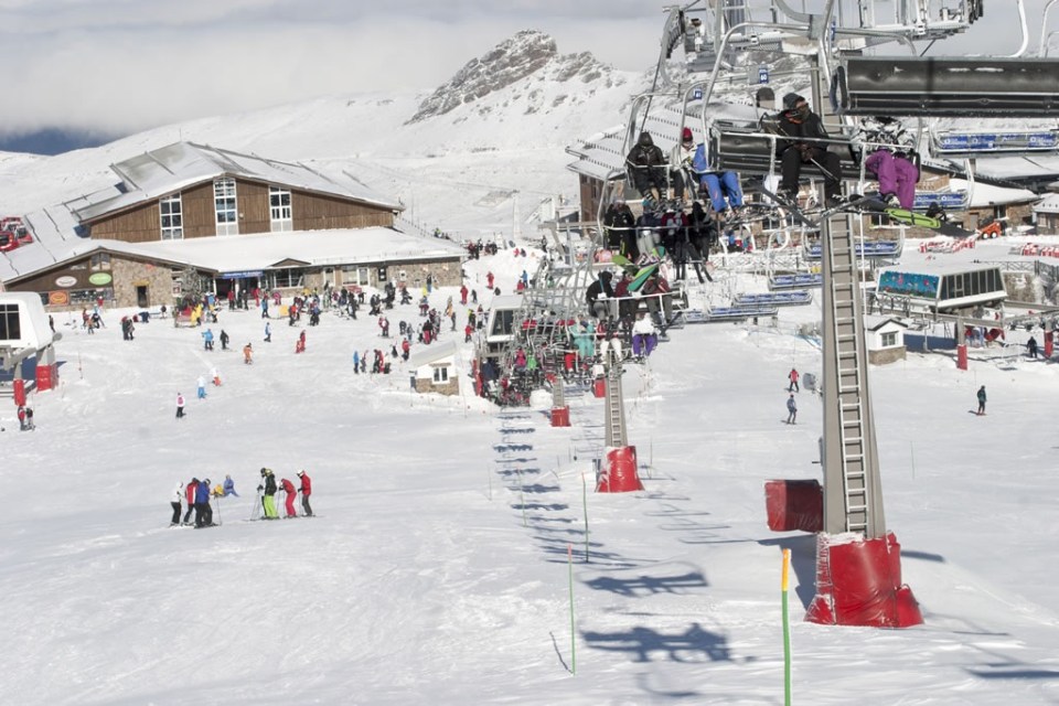 Sierra Nevada acumula 20 centímetros de nieve tras las copiosas precipitaciones de anoche 2