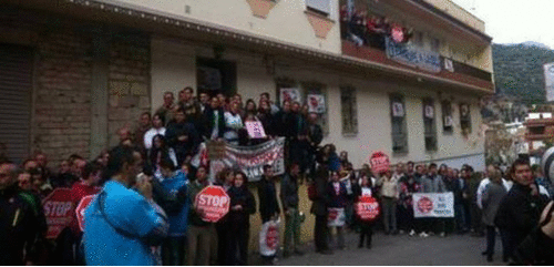 Granada Stop Desaucios denuncia el desalojo violento de 3 familias de Jete