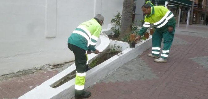 El Ayto. de Almuñécar recupera espacios dañados por el vandalismo