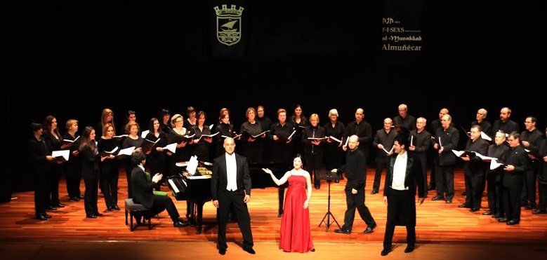 El espectáculo Viva Verdi se presento con los  Coros de Cámara de Juventudes Musicales y Ars XXI  sexitanos