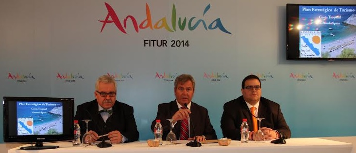 Izq-Dcha: El presidente de la Asociación de Hoteleros de la Costa Tropical, Rafael Lamelas, el presidente de la Mancomunidad de la Costa Tropical, José García Fuentes y el coordinador de Turismo de Almuñécar, Rafael Caballero