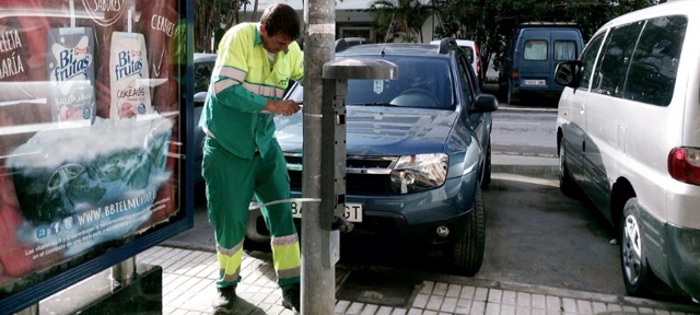 Medio Ambiente reubica las papeleras en el casco urbano Medio Ambiente reubica las papeleras en el casco urbano