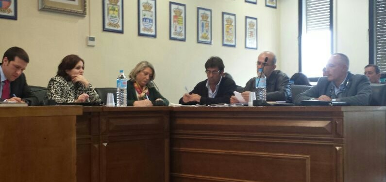 ALCALDESA ALMUÑECAR EN REUNION SECTOR TAXIS EN VELEZ MALAGA 2