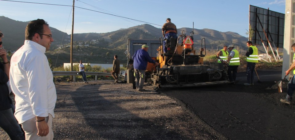 ASFALTADO ACCESOS BARRIO ARENAS EN LA MEZQUITA DE LA HERRADURA 2