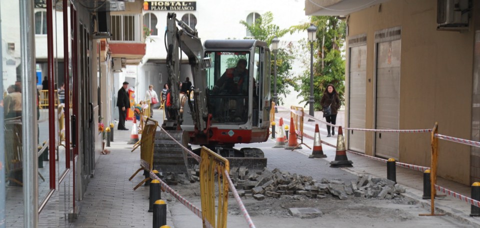 COMIENZAN OBRAS REHABILITACION CALLE COLOMBIA DE ALMUÑECAR