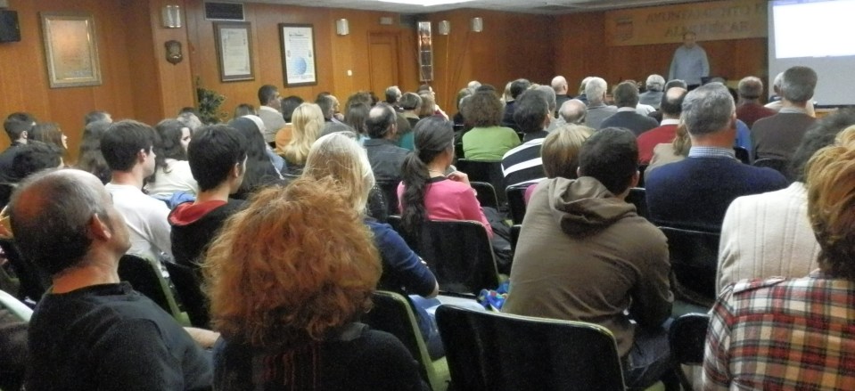 Más de un centenar de sexitanos se interesaron por la física a través de la conferencia del catedrático Fernando Cornet Más de un centenar de sexitanos se interesaron por la física a través de la conferencia del catedrático Fernando Cornet