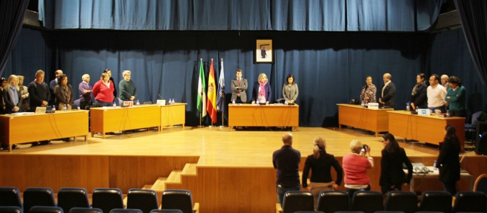 MINUTO SILENCIO EN EL PLENO CELEBRADO EN LA HERRADURA 14 2