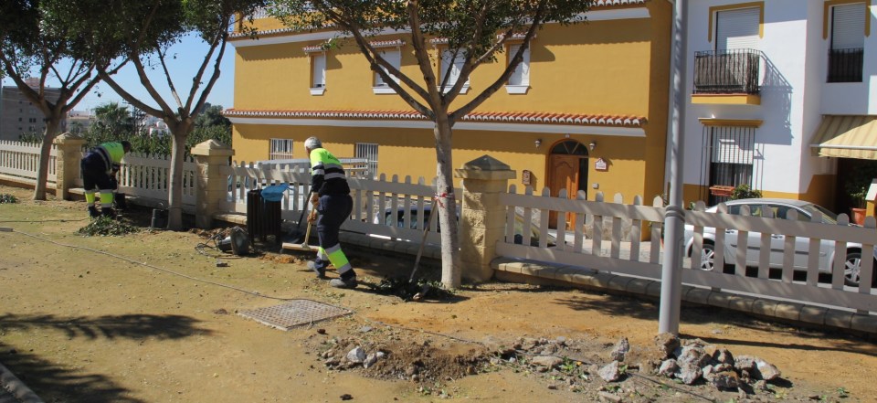 El Consistorio sexitano cambia la iluminación del parque El Moruno
