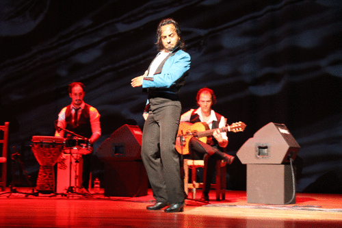 El baile de Juan Antonio Fernández Montoya "El Barullo" abrió el II Ciclo Flamenco Ciudad de Almuñécar con su espectáculo "Gitanerias"