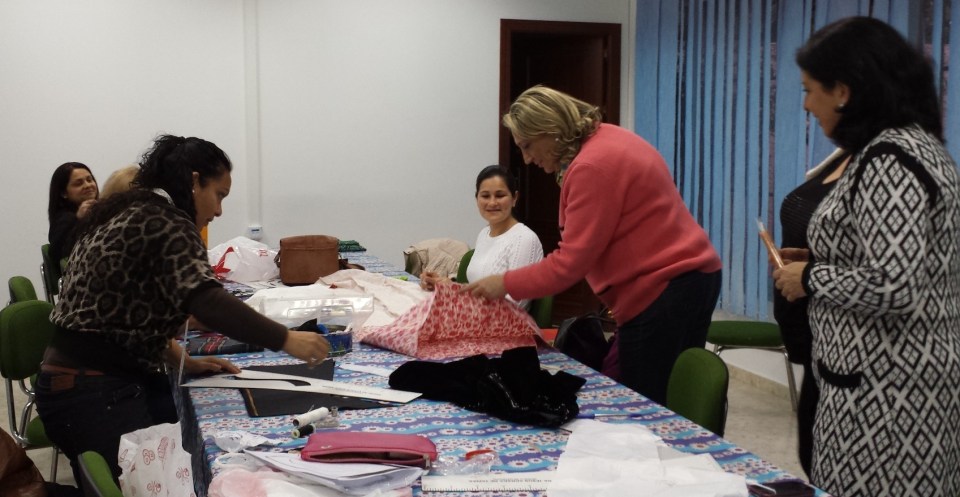 VISITA TALLER DE COSTURA CENTRO MUJER ALMUÑECAR 14