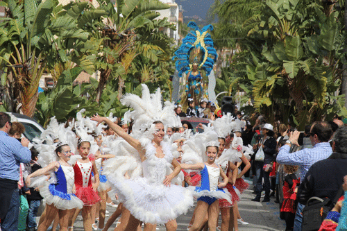 Almuñécar celebró su carnaval infantil con un gran pasacalles