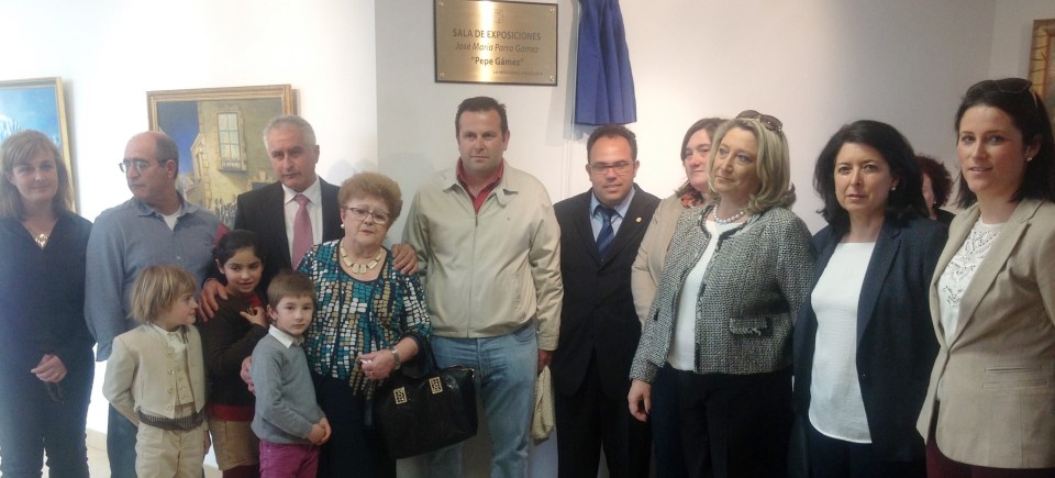 AUTORIDADES Y FAMILIA DE PEPE GAMEZ TRAS DESCUBRIR LA PLACA 14 2