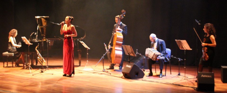 FLORENCIA ARAGON JUNTO A FABIAN CARBONELL TRIO 14 2