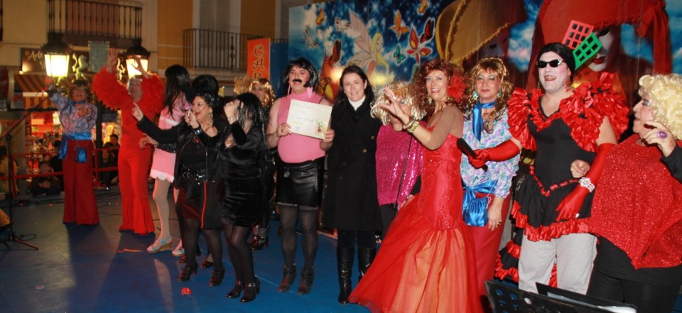 Primer premio del Carnaval de Almuñécar de Grupo Largo a "Tu caeta me suena" PRIMER PREMIO GRUPO LARGO A TU CAETA ME SUENA CARNAVAL ALMUÑECAR 2014 2