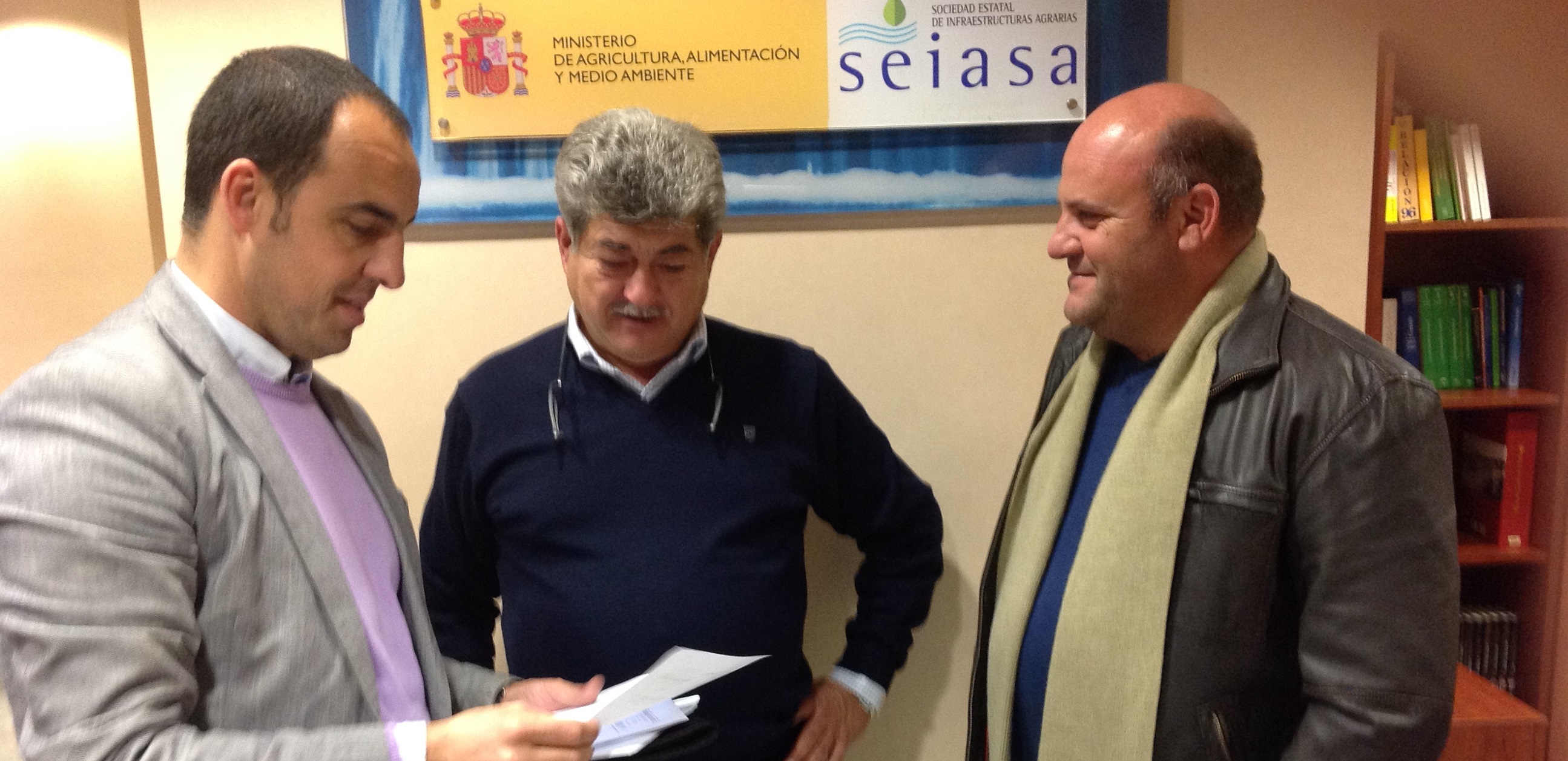 REGANTES Y CONCEJAL DE AGRICULTURA EN SEIASA DE SEVILLA 14 2