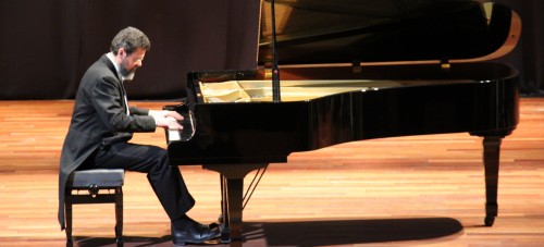 Extraordinario concierto del pianista Alberto González en Almuñécar ALBERTO GONZALEZ CALDERON DURANTE SU ACTUACIÓN EN ALMUÑECAR 14 2