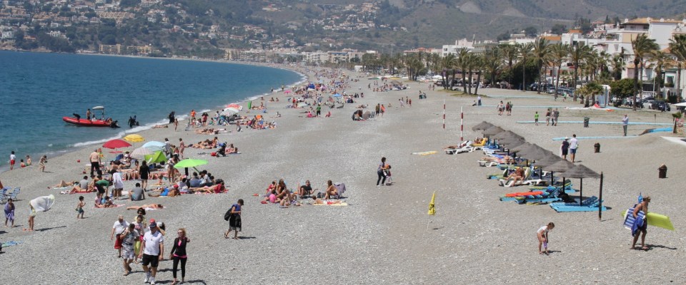 Foto: Vista sobre la playa de La Herradura desde la Caleta AMBIENTE PLAY LA HERRADURA DESDE LA CALETA 14 2