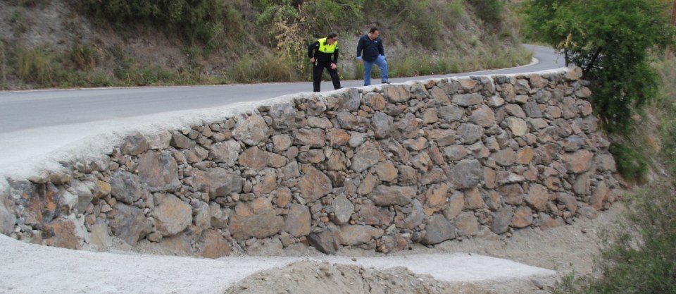 ESCOLLERA CONSTRUIDA EN CARRIL RIO JATE DE LA HERRADURA 14 2