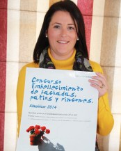 MARIA DEL MAR MEDINA CON CARTEL CONCUIRSO EMBELLECIMIENTO ALMUÑECAR V 14