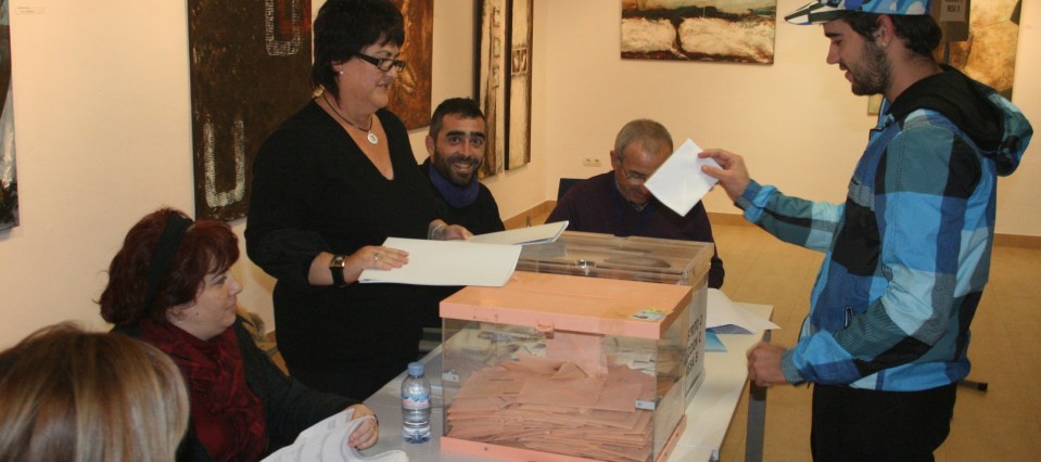 18.740 vecinos de Almuñécar están llamados a las urnas este domingo