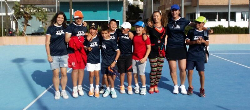 EQUIPO ALEVIN Y TECNICOS CLUB  TENIS COSTA TROPICAL14 2